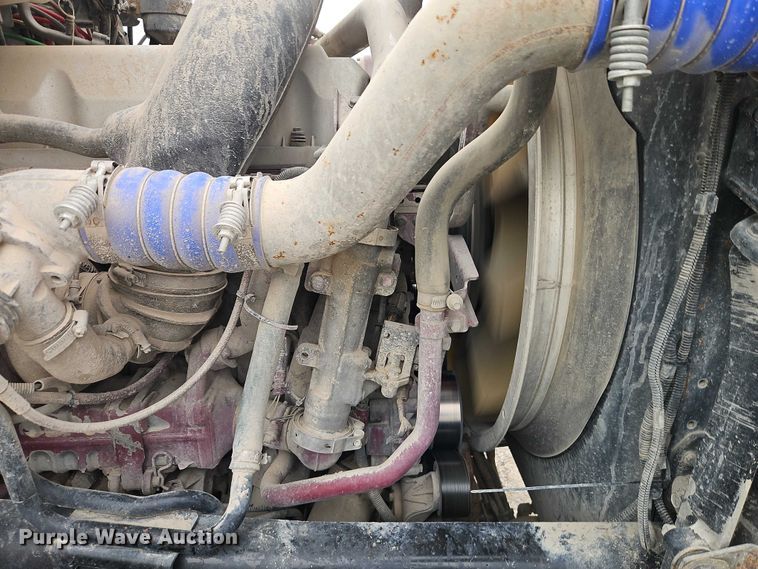 image for item FN5571 2011 Mack CHU613 semi truck