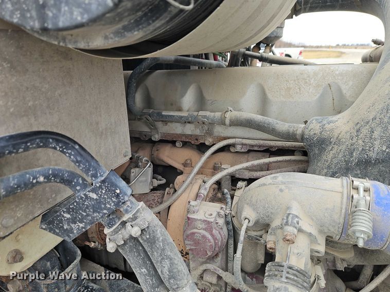 image for item FN5571 2011 Mack CHU613 semi truck