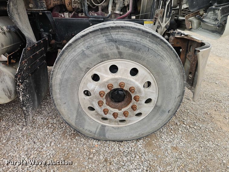 image for item FN5571 2011 Mack CHU613 semi truck