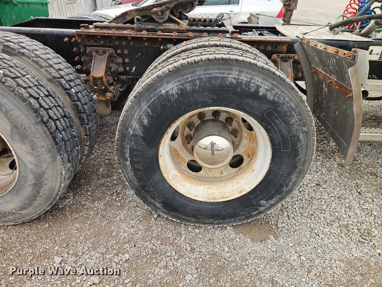 image for item FN5571 2011 Mack CHU613 semi truck