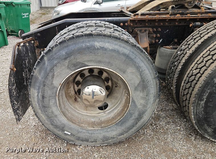 image for item FN5571 2011 Mack CHU613 semi truck