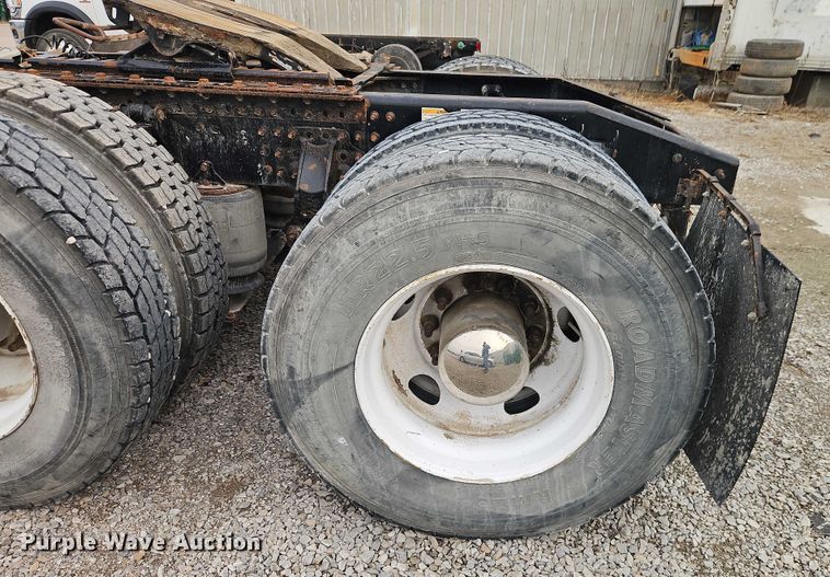 image for item FN5571 2011 Mack CHU613 semi truck