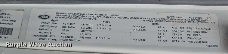 image for item FN5571 2011 Mack CHU613 semi truck