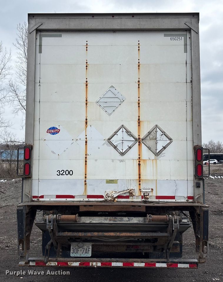 image for item FO3518 2013 Utility dry van trailer