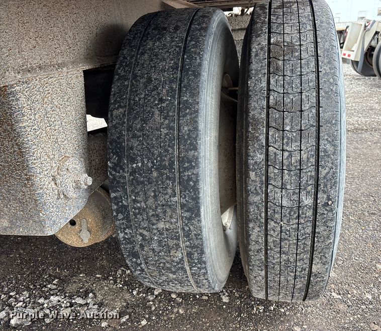 image for item FO3518 2013 Utility dry van trailer