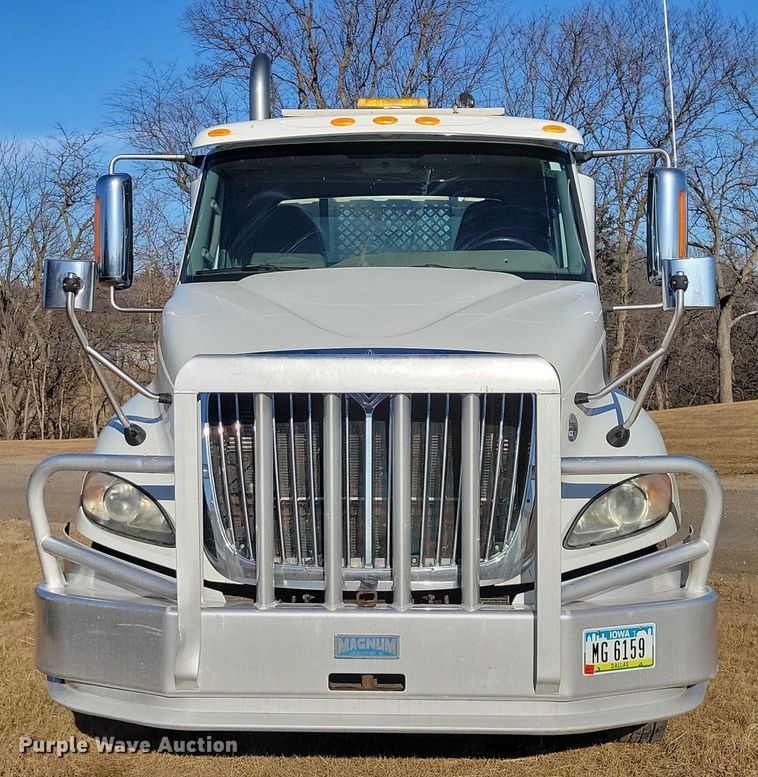 image for item NK9795 2017 International  Prostar semi truck