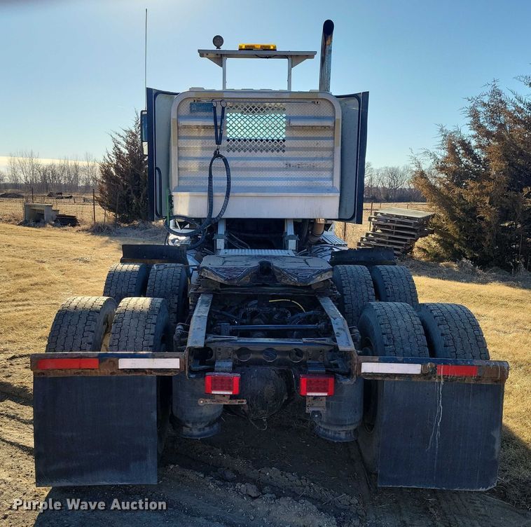 image for item NK9795 2017 International  Prostar semi truck