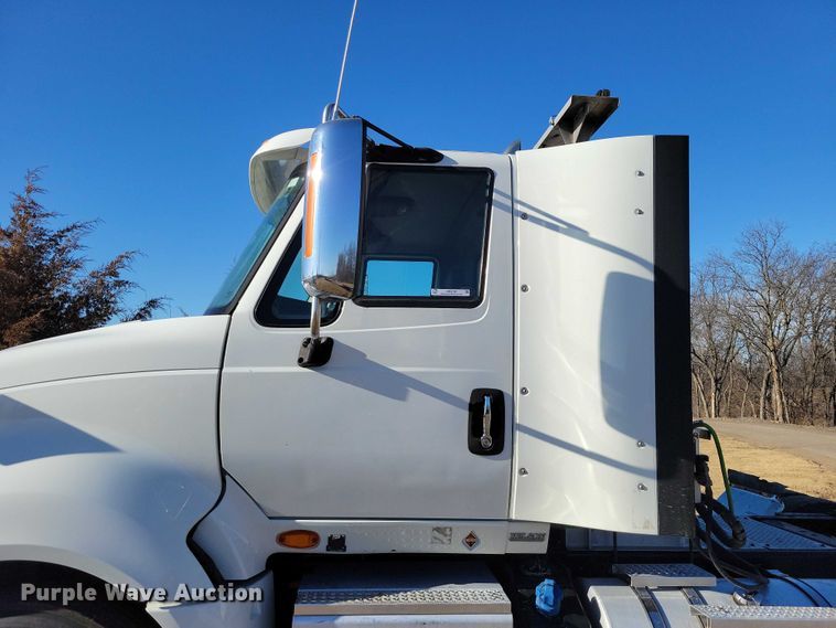 image for item NK9795 2017 International  Prostar semi truck