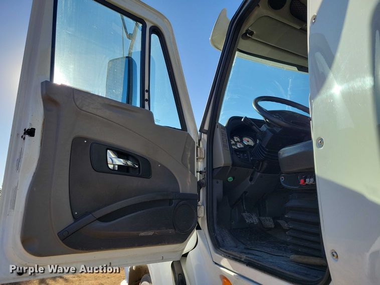 image for item NK9795 2017 International  Prostar semi truck