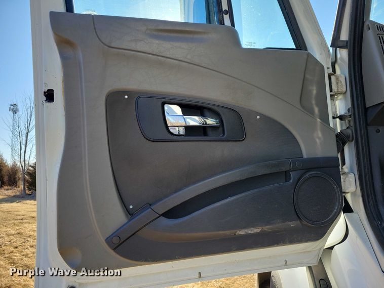 image for item NK9795 2017 International  Prostar semi truck