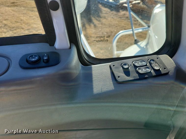 image for item NK9795 2017 International  Prostar semi truck