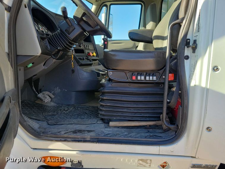 image for item NK9795 2017 International  Prostar semi truck