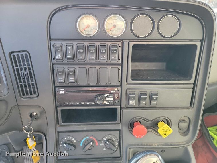 image for item NK9795 2017 International  Prostar semi truck