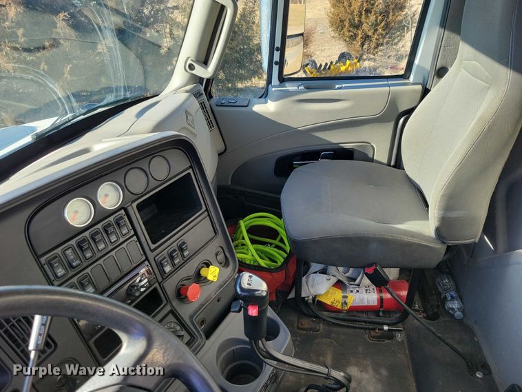 image for item NK9795 2017 International  Prostar semi truck