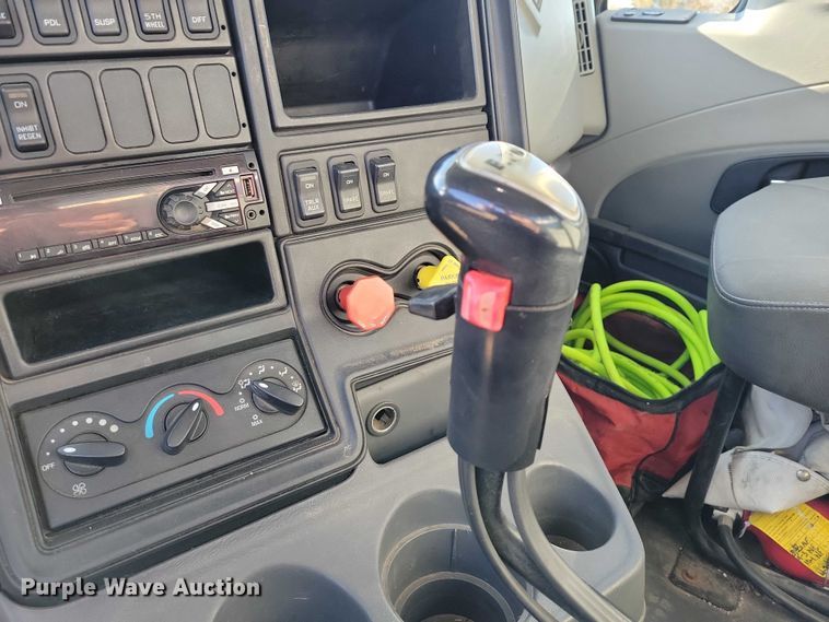 image for item NK9795 2017 International  Prostar semi truck