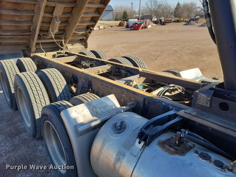 image for item NK9798 1990 Peterbilt 379 dump truck