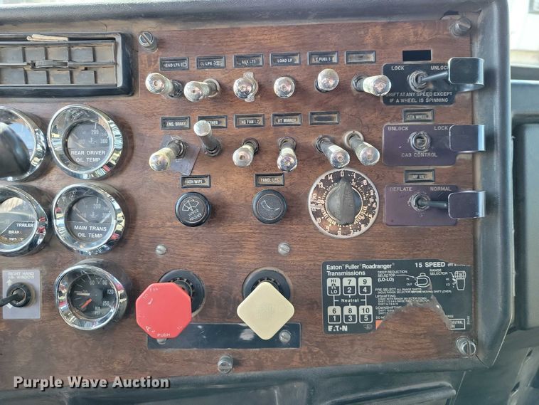 image for item NK9798 1990 Peterbilt 379 dump truck