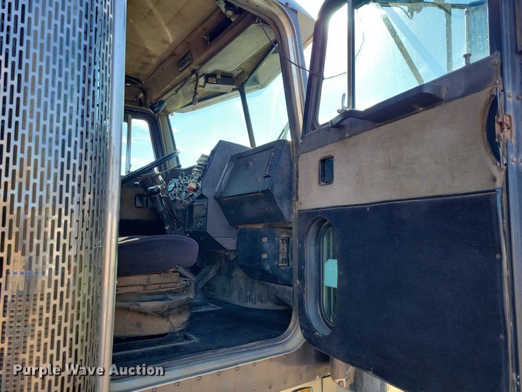 image for item NK9798 1990 Peterbilt 379 dump truck