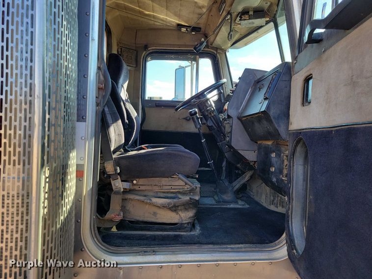 image for item NK9798 1990 Peterbilt 379 dump truck