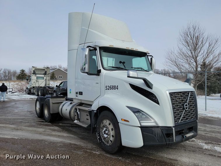 image for item NK9814 2020 Volvo VNL semi truck