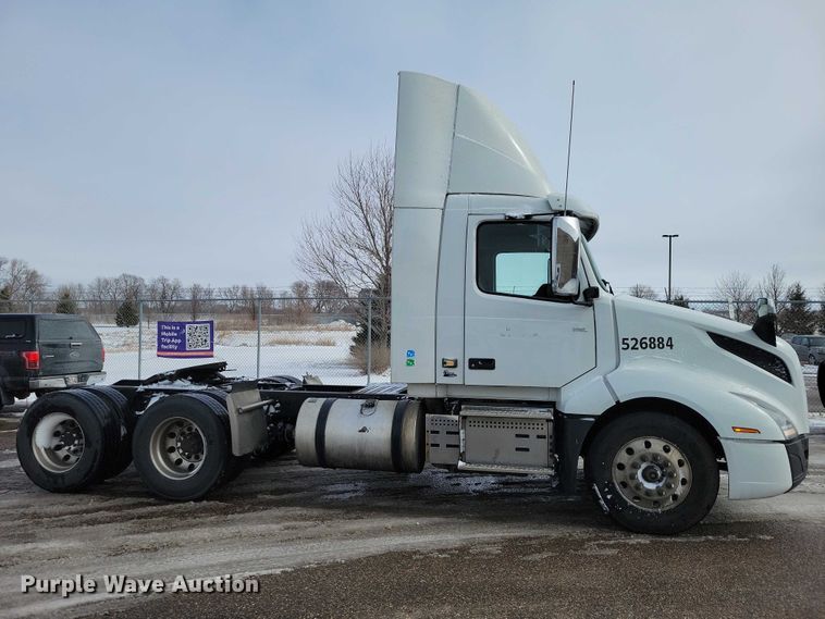 image for item NK9814 2020 Volvo VNL semi truck