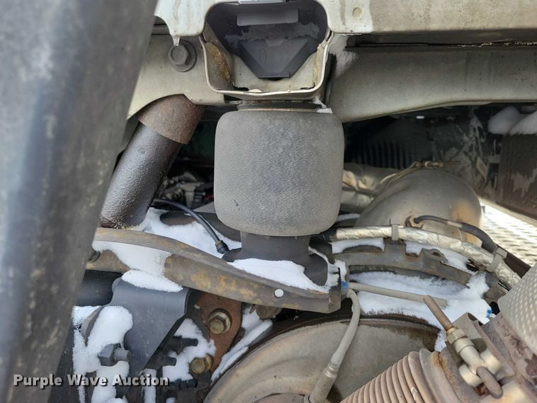 image for item NK9814 2020 Volvo VNL semi truck