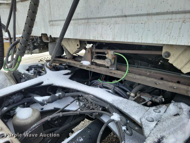 image for item NK9814 2020 Volvo VNL semi truck