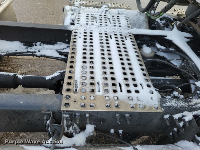 image for item NK9814 2020 Volvo VNL semi truck