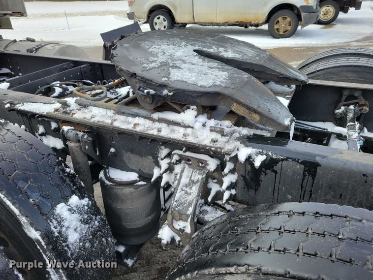 image for item NK9814 2020 Volvo VNL semi truck