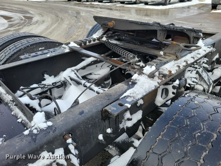 image for item NK9814 2020 Volvo VNL semi truck