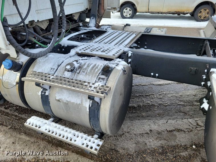 image for item NK9814 2020 Volvo VNL semi truck