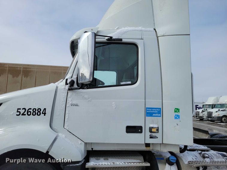 image for item NK9814 2020 Volvo VNL semi truck