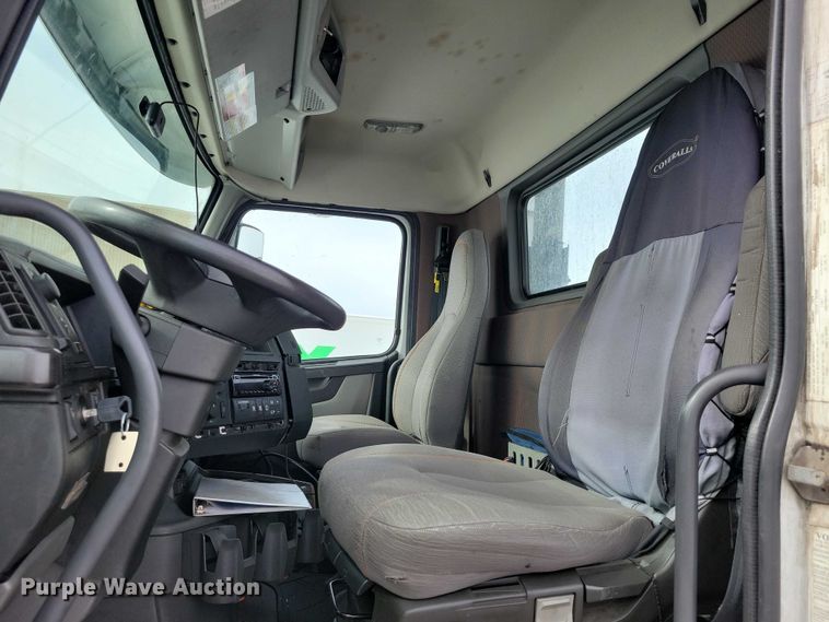 image for item NK9814 2020 Volvo VNL semi truck