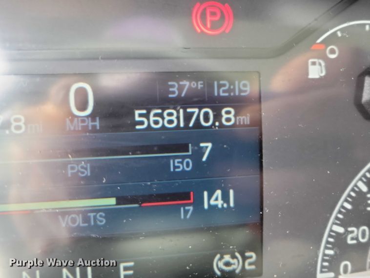 image for item NK9814 2020 Volvo VNL semi truck