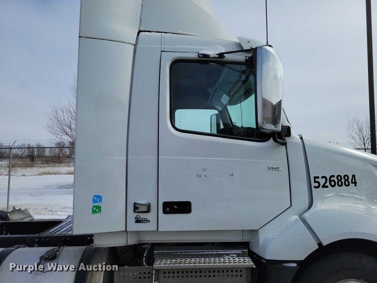 image for item NK9814 2020 Volvo VNL semi truck