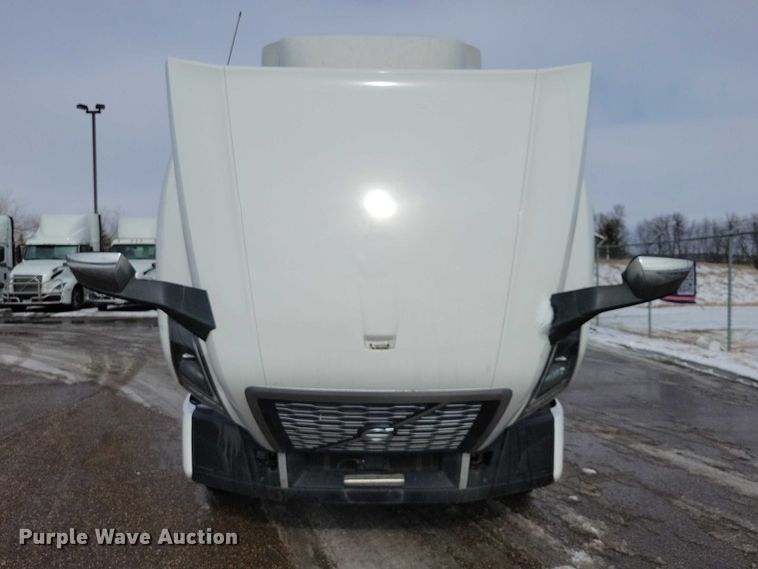 image for item NK9814 2020 Volvo VNL semi truck