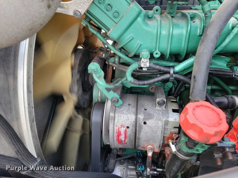 image for item NK9814 2020 Volvo VNL semi truck