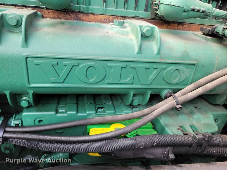 image for item NK9814 2020 Volvo VNL semi truck