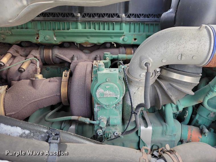 image for item NK9814 2020 Volvo VNL semi truck