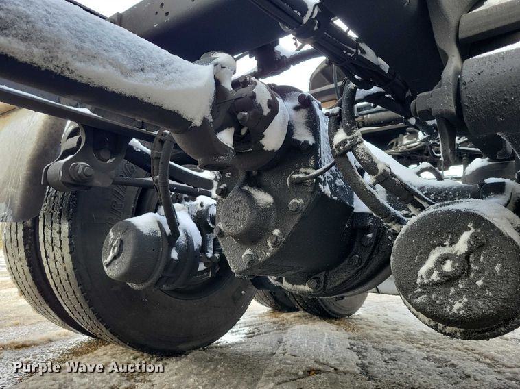 image for item NK9814 2020 Volvo VNL semi truck