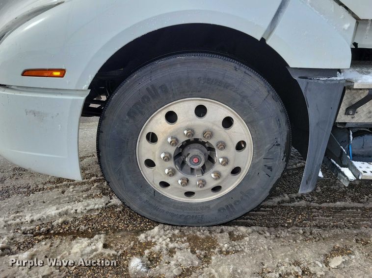 image for item NK9814 2020 Volvo VNL semi truck