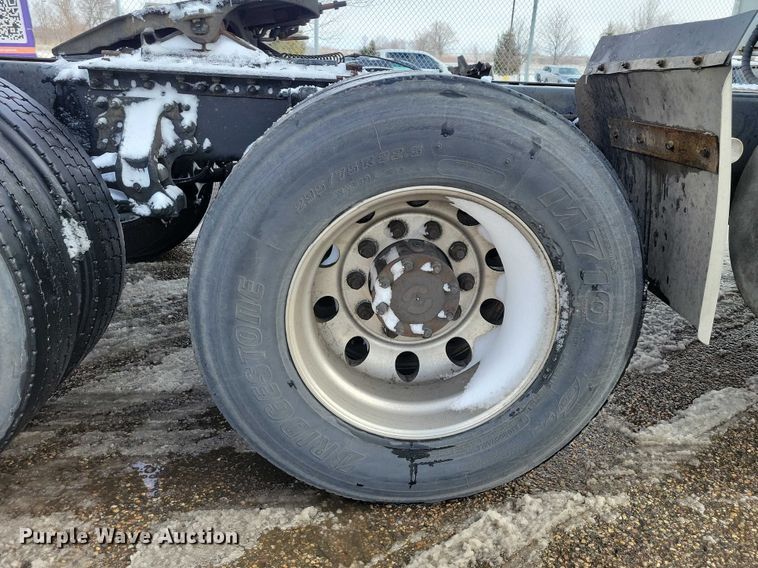 image for item NK9814 2020 Volvo VNL semi truck