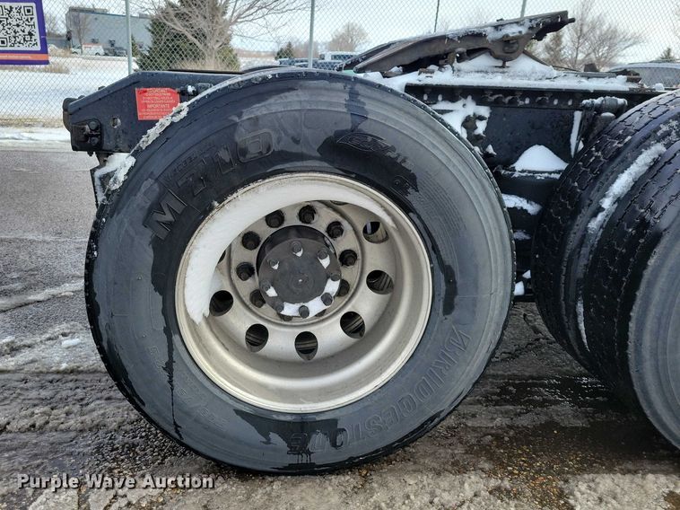 image for item NK9814 2020 Volvo VNL semi truck