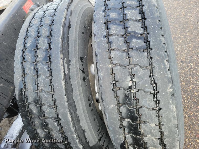 image for item NK9814 2020 Volvo VNL semi truck