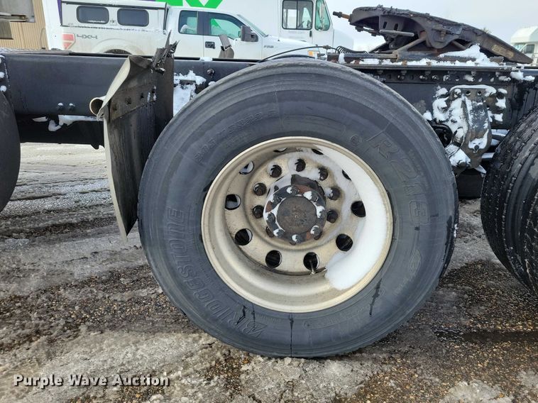 image for item NK9814 2020 Volvo VNL semi truck