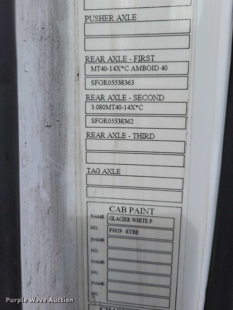 image for item NK9814 2020 Volvo VNL semi truck