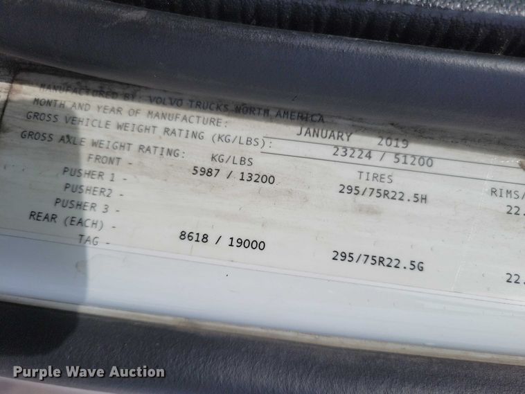 image for item NK9814 2020 Volvo VNL semi truck