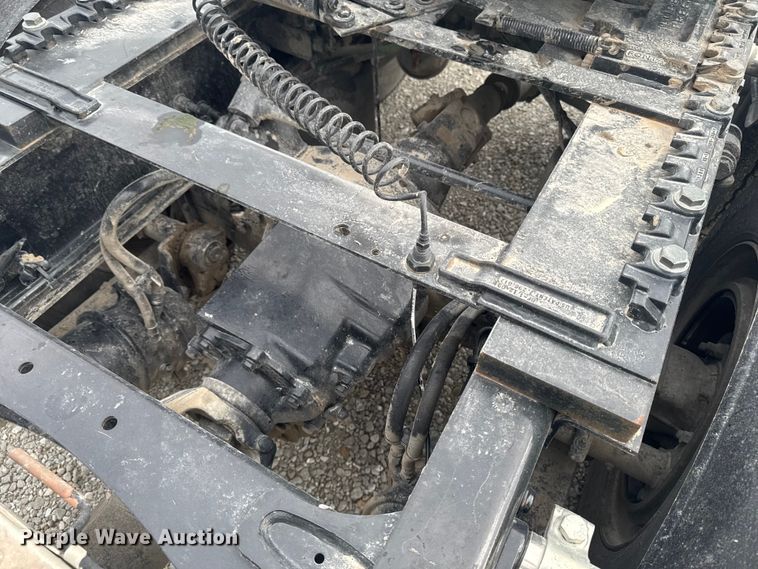 image for item OE9547 2011 Freightliner Cascadia semi truck