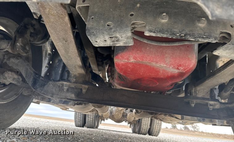 image for item OE9547 2011 Freightliner Cascadia semi truck