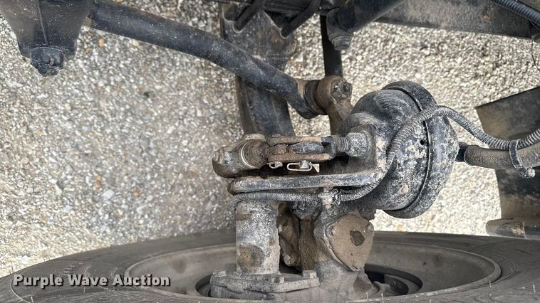 image for item OE9547 2011 Freightliner Cascadia semi truck